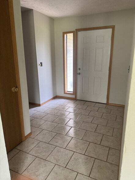 Building Photo - 453 Magnolia Ln