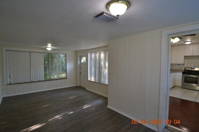 Building Photo - 2801 Sanders Dr