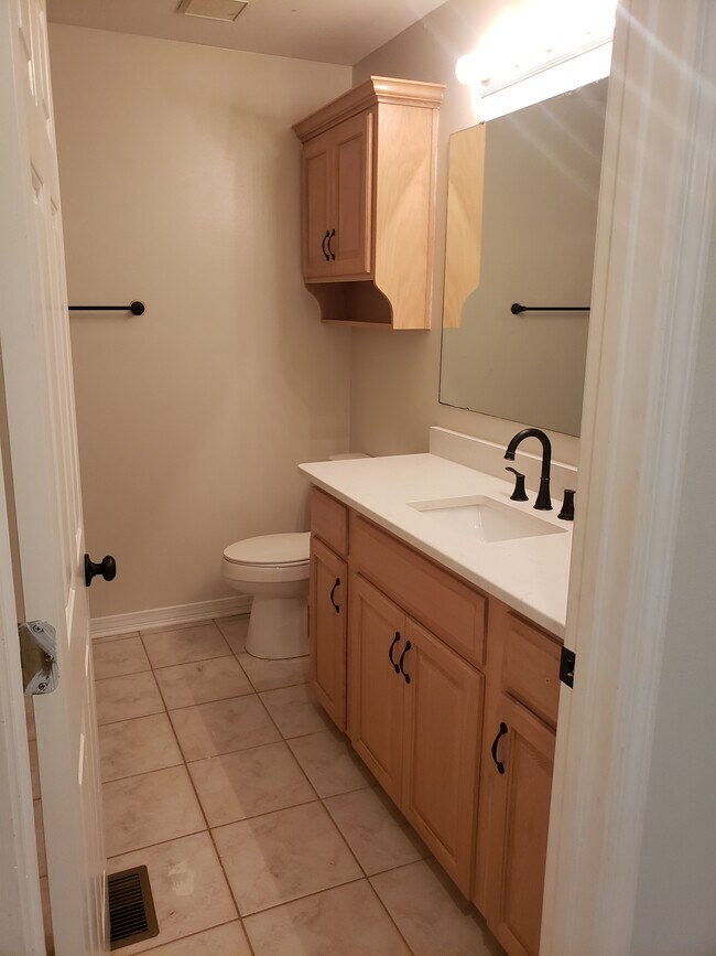 Building Photo - 1301 Treasure Cove