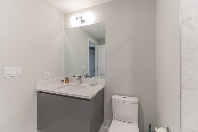 Building Photo - 54 Pleasant St