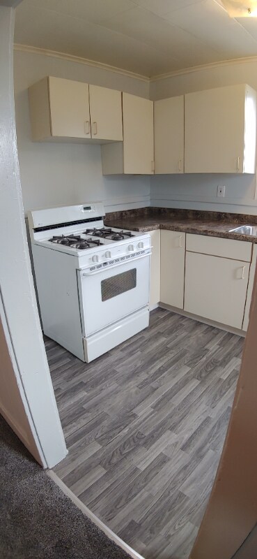 Building Photo - 1 W Hickory St