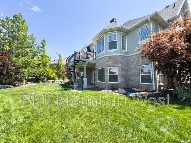 Building Photo - 49 E Fairway Dr