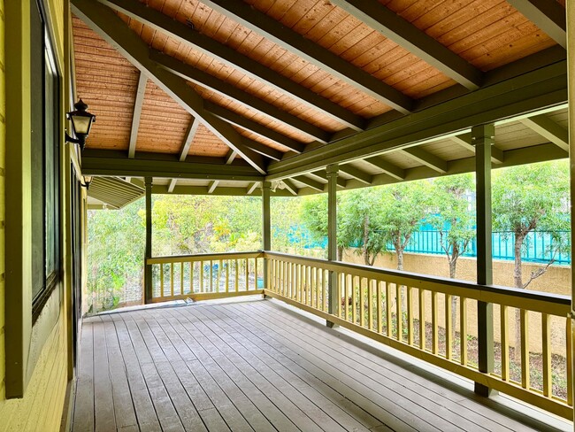 Building Photo - Beautiful 3 Bedroom / 2.5 Bathroom Home in Wailuku Heights!