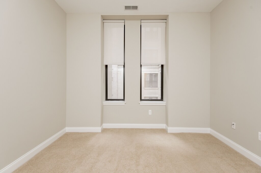 Building Photo - 1001 Chestnut St