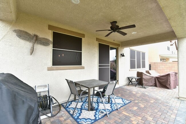 Building Photo - Gorgeous 3bed / 2.5bath home located in Tuscany!