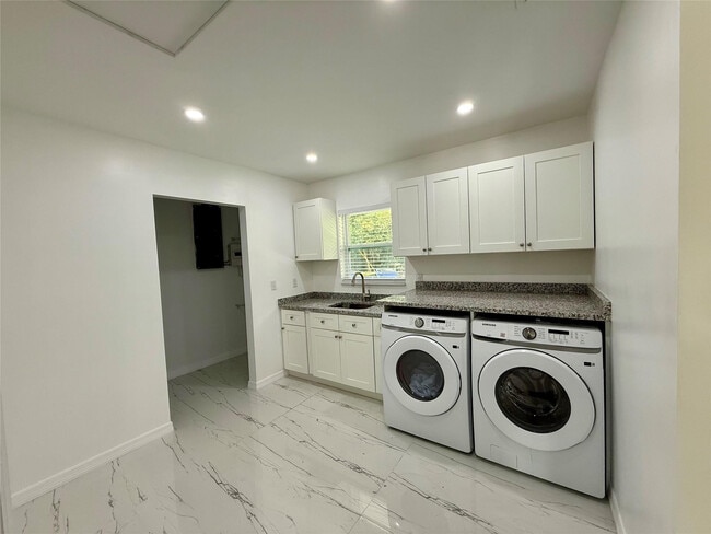 Building Photo - 1617 Birch St