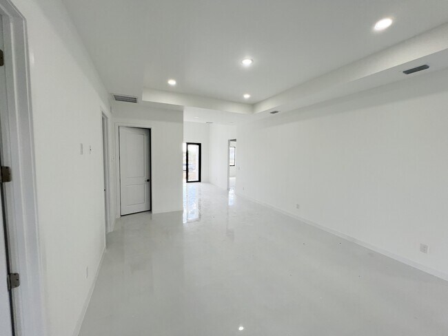 Building Photo - 4333 NW 34th St