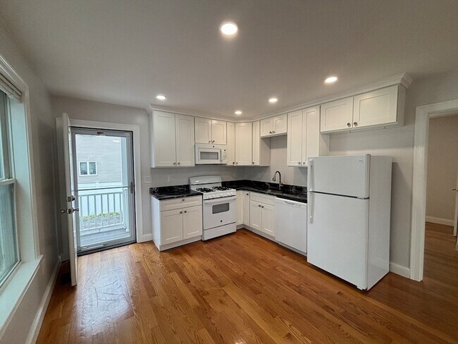 Primary Photo - 160 Bow St
