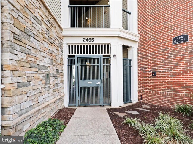 Building Photo - 2465 Army Navy Dr