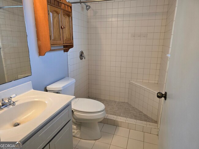 Building Photo - 425 Sunnyside Dr