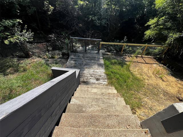 Building Photo - 208 Cliffdale Ave