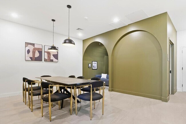 Building Photo - 35 Orchard St