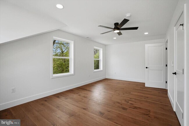Building Photo - 425 Grove Pl