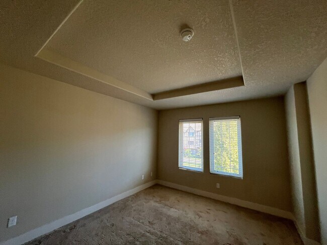 Building Photo - Spacious & Stylish Home in Desirable Betha...