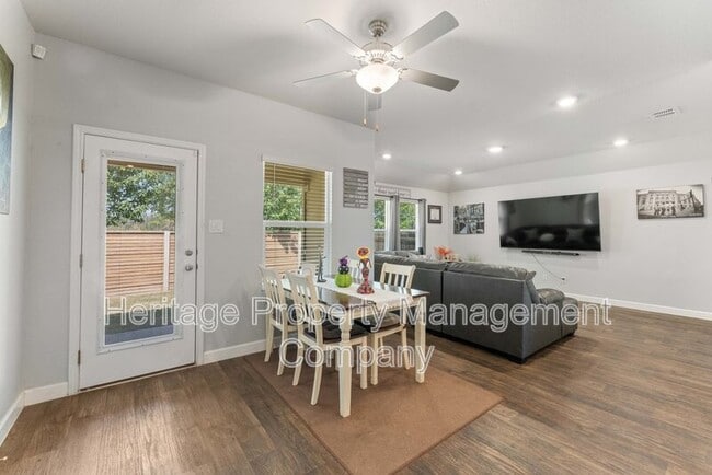 Building Photo - 829 Margay Lp