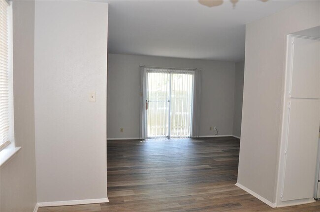 Building Photo - 10810 Topperwein Dr