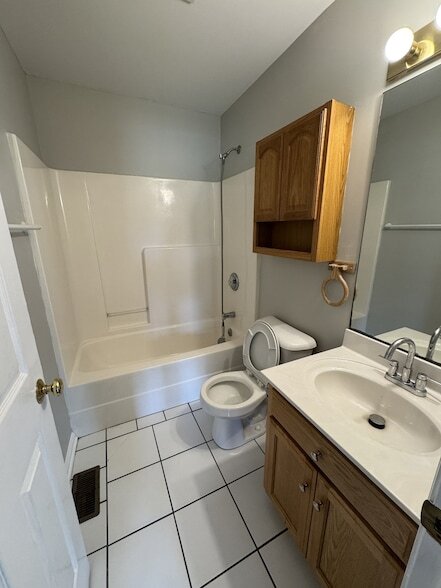 Building Photo - 14261/2 Alhambra Drive Unit