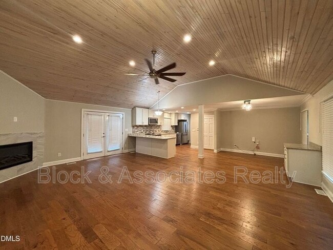 Building Photo - 501 Merrie Rd