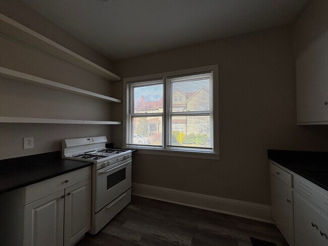 Building Photo - 189 Meigs St