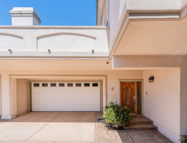 Building Photo - 2213 Carnegie Ln