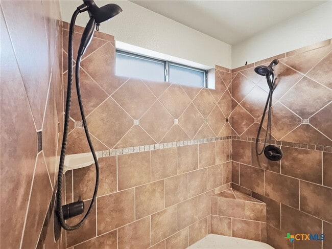 Building Photo - 2707 Ancestor Dr