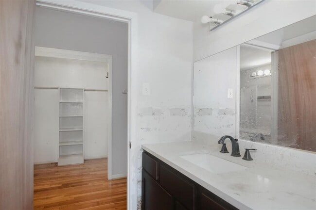 Building Photo - 4015 Mischire Dr