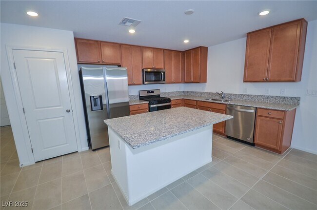 Building Photo - 5401 Lynn Crk Ave