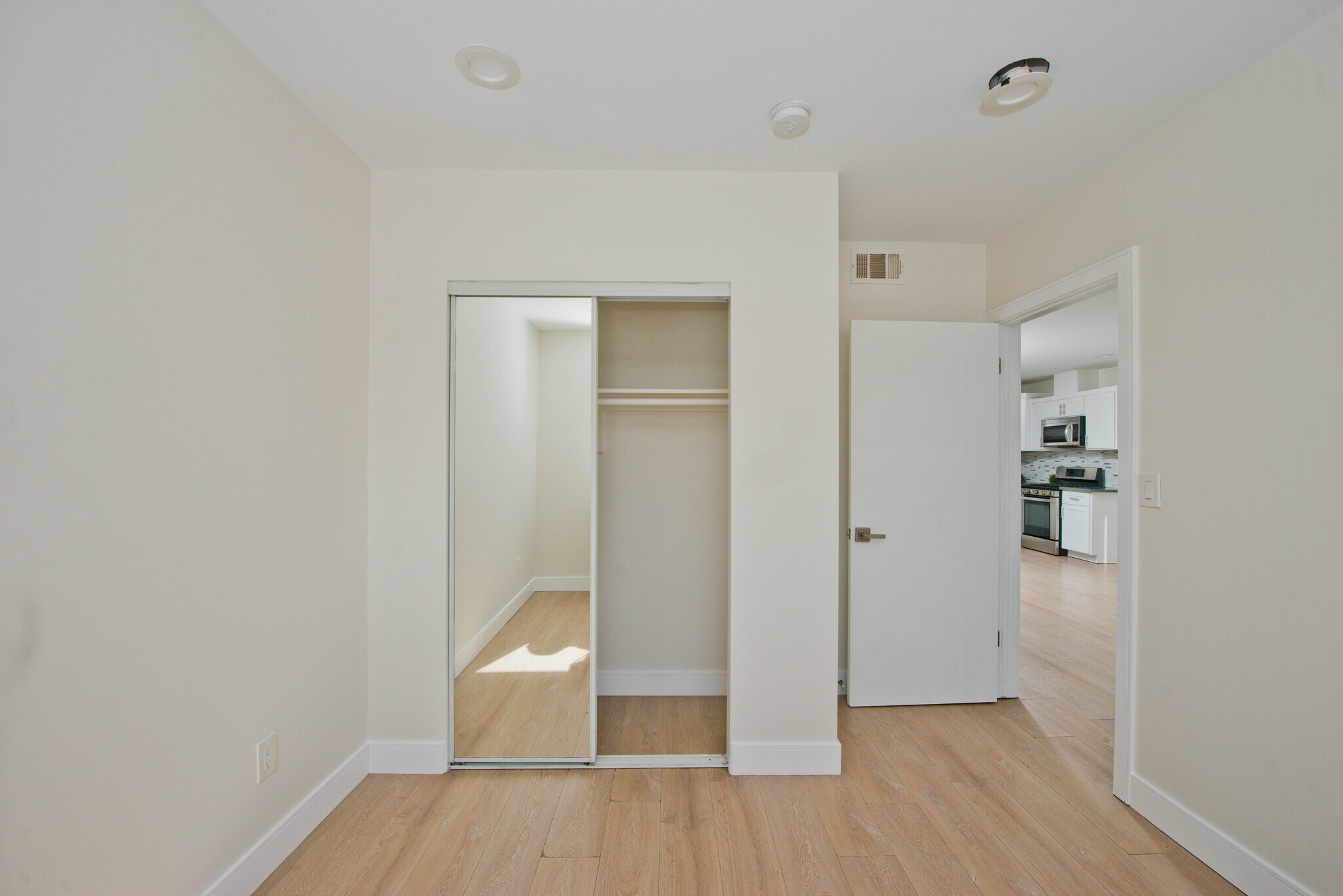 Building Photo - 635 N Harvard Blvd