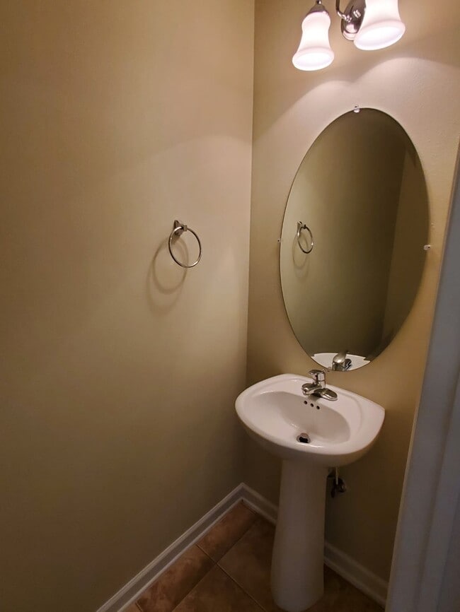 Building Photo - 3465 Avalon Lake Dr SW