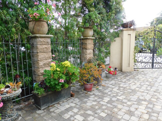 Building Photo - 56 La Venezia Ct