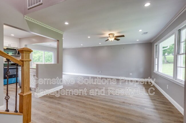 Building Photo - 104 Anchor Dr