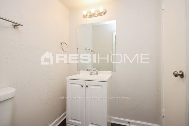 Building Photo - 7127 Kings Dr