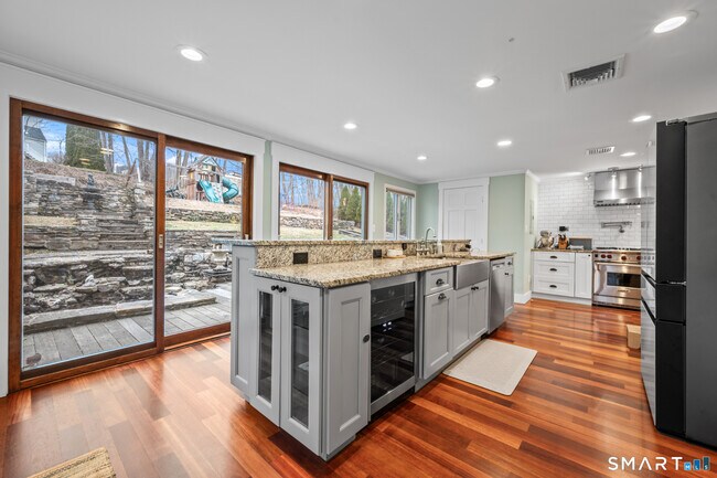 Building Photo - 297 South Rd