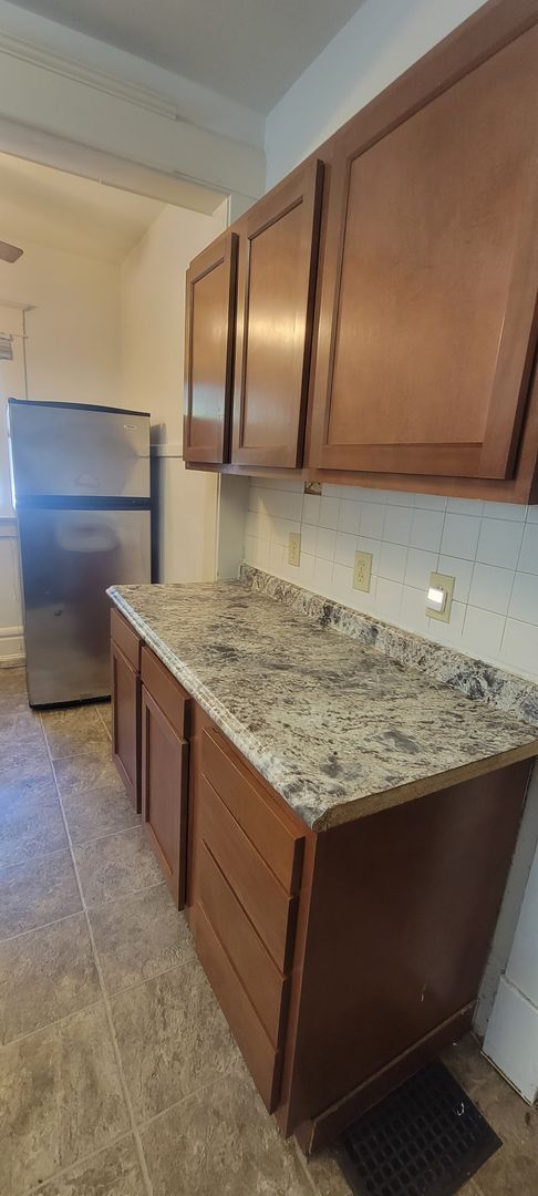 Building Photo - 5 Bedroom House - Walking distance from Central Campus