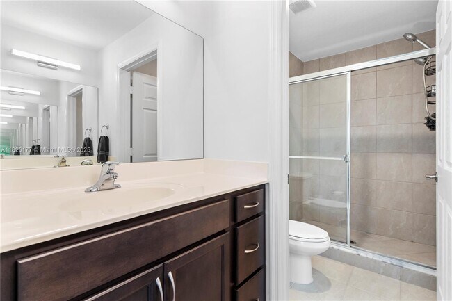 Building Photo - 6285 SW 47th Manor