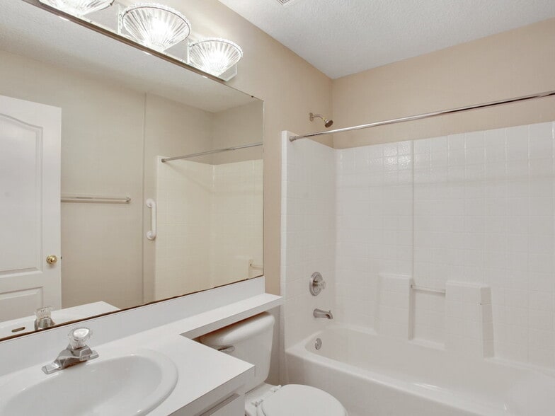 Building Photo - 926 Lake Shore Ranch Dr