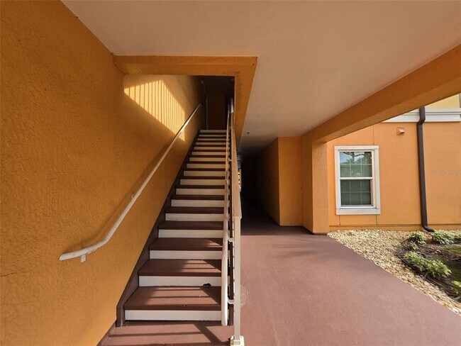 Building Photo - 5483 Vineland Rd