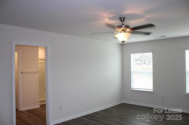 Building Photo - 2295 Mdw Strm Dr