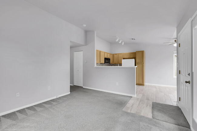 Building Photo - 8475 Pebble Creek Way