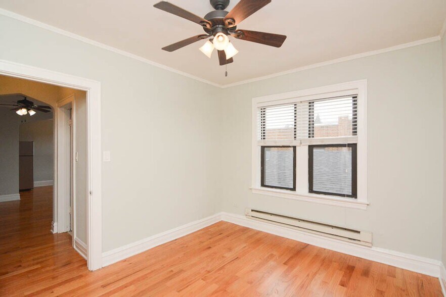 Building Photo - 4725 N Hermitage Ave