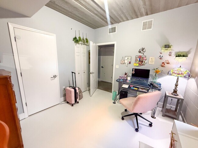 Building Photo - Lofts Oasis #117