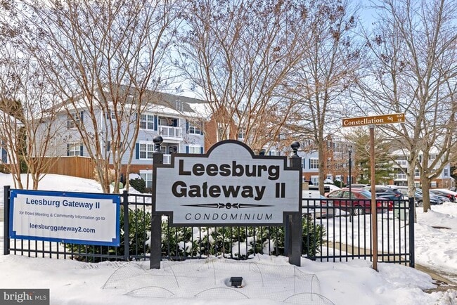 Building Photo - 521 Constellation Square SE