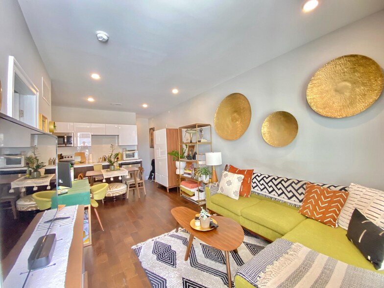 Building Photo - 2010 Walnut St