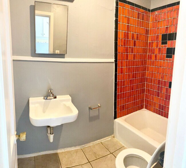 Building Photo - $0 First Month's Rent / $0 Deposit at Move-in