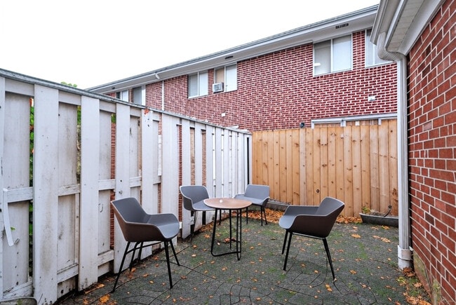 Building Photo - 77 Webb Ave