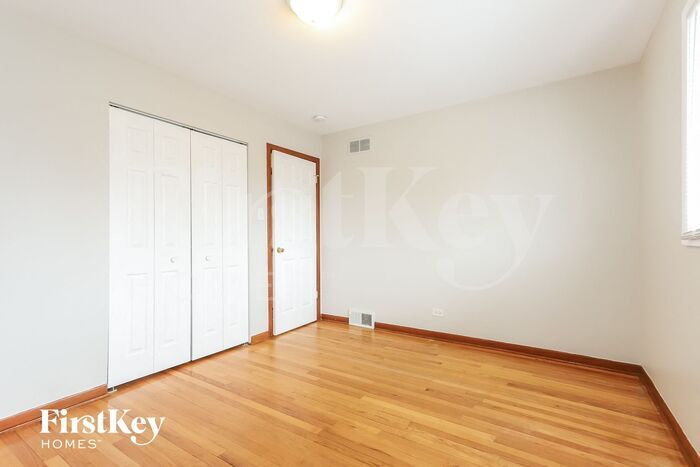 Building Photo - 14539 Kimbark Ave