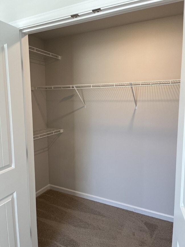 Building Photo - 453 Augustine Dr