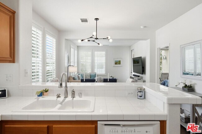 Building Photo - 27022 Victoria Ln