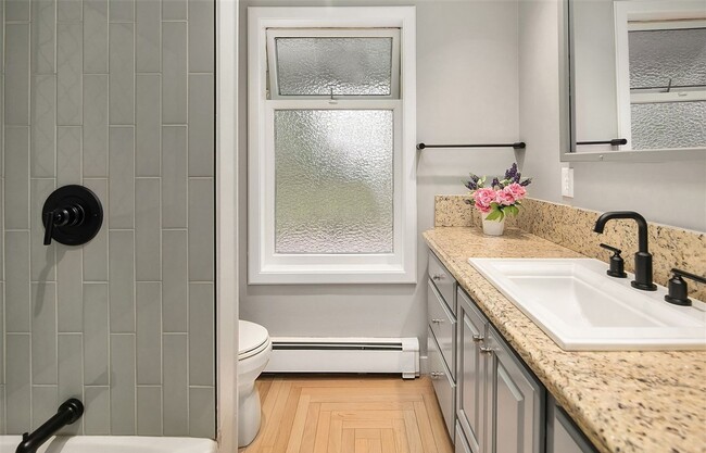 Building Photo - Stunning Remodeled Hunts Point Home for Rent