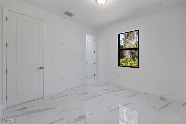 Building Photo - 875 Kidvale St